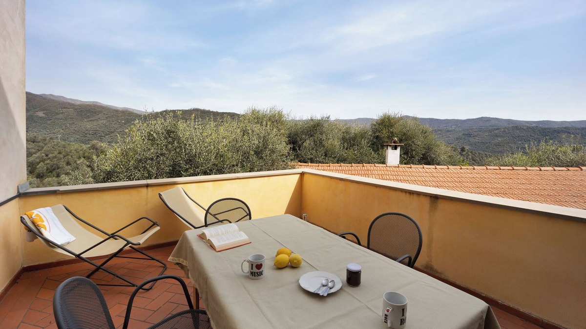 Bellissimi House | Vacation Home 'Appartamento Camomilla' with Mountain View, Terrace & Wi-Fi