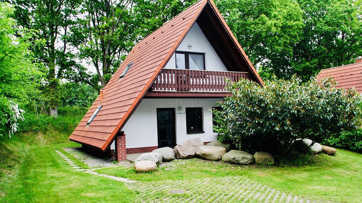 Marlow Apartment | Vacation home at Marlow bird park with fireplace and garden