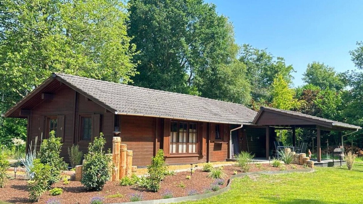 Bad Bederkesa House | Vacation home by the canal and lake in Bederkesa