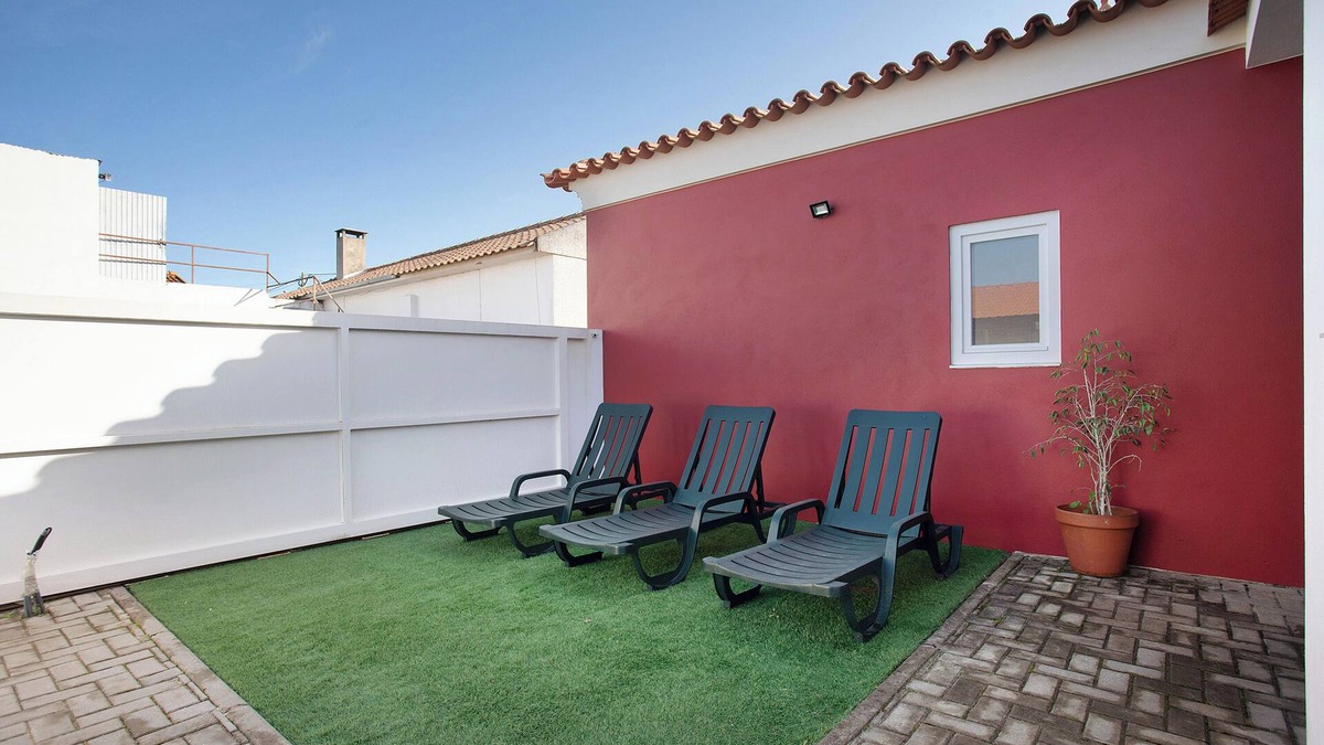 Leiria House | Vacation Home "Casa Davó" with Garden, Air Conditioning & Wi-Fi