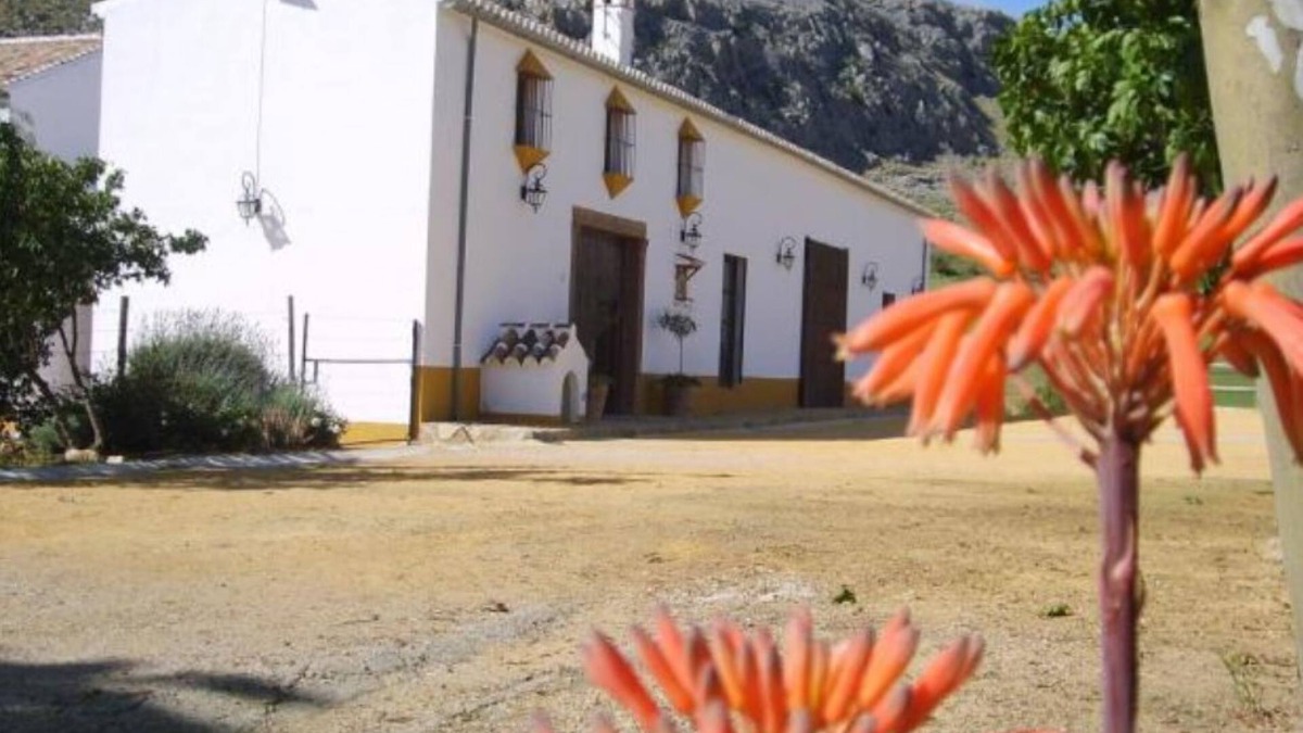 Teba House | Vacation Home "Casa El Castillo" with Mountain View & Shared Pool