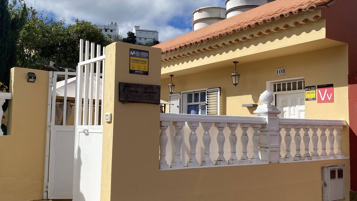 Fontanales House | Vacation Home "Casa Juana" with Sea View, Pool & Wi-Fi