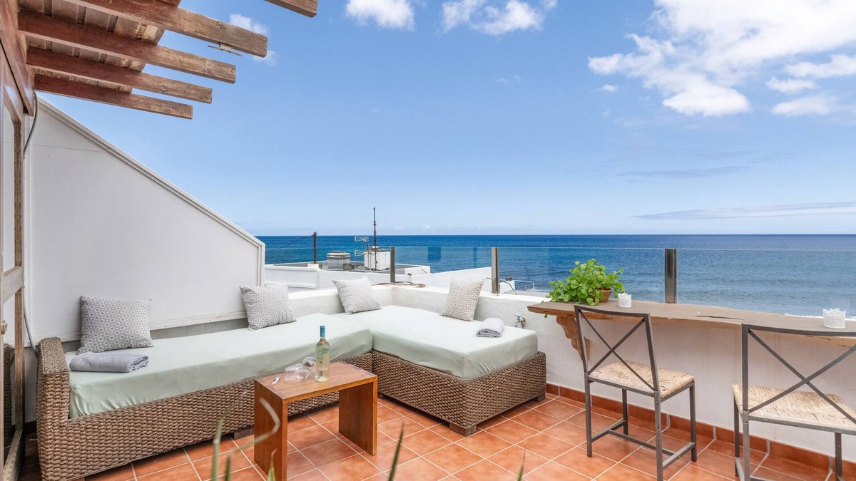 Arrieta House | Vacation Home 'Casa Roque' with Sea View, Wi-Fi and Air Conditioning