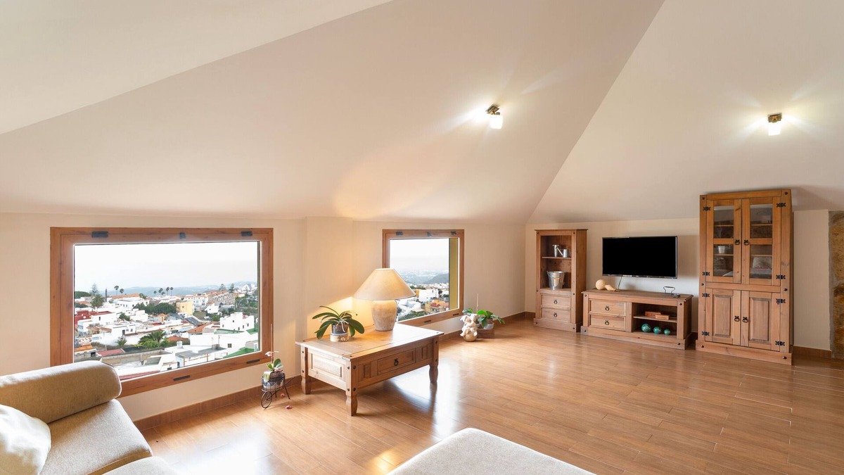 El Risco House | Vacation Home 'Casa Yaraina' with Sea View, Wi-Fi and Air Conditioning