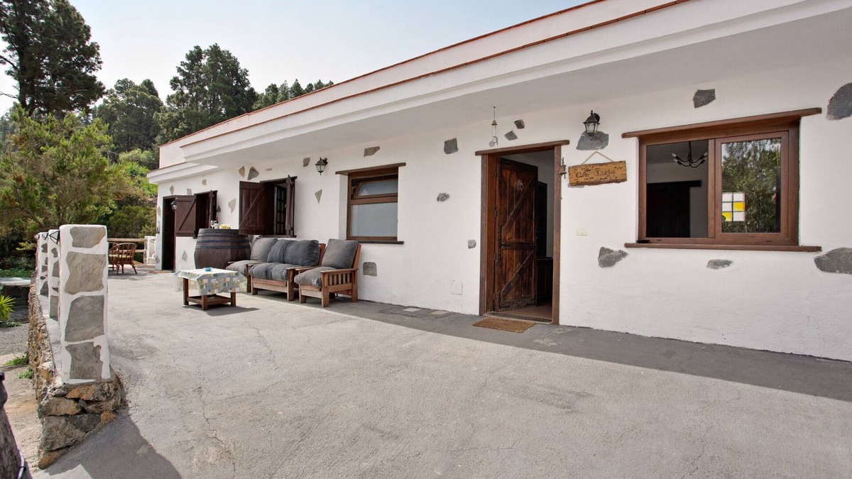 Icod de los Vinos House | Vacation Home 'Ca Luis' with Mountain View, Shared Terrace and Wi-Fi