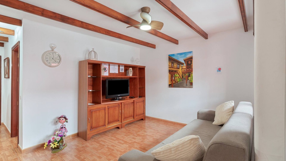 Ingenio House | Vacation Home 'Florymar' with Terrace and Wi-Fi