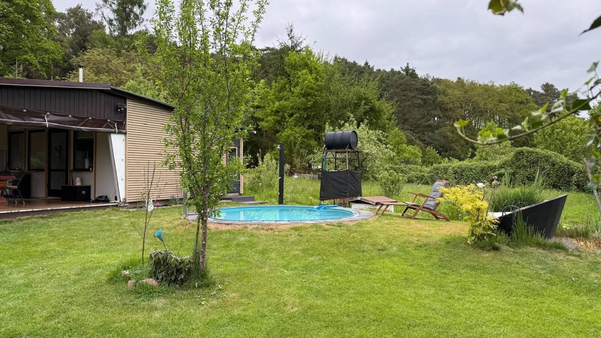 Hohensaaten Cabin | Vacation home garden and pool Holiday apartment and guest house