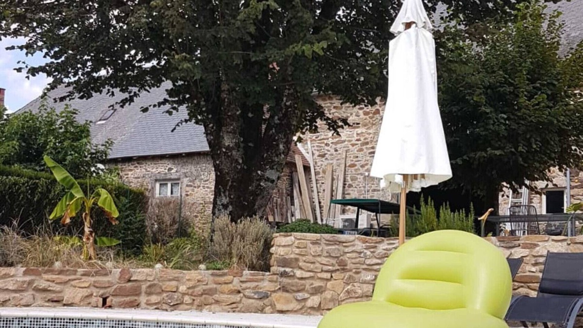 La Porcherie House | Vacation Home 'Gîte Les Dahlias' with Pool, 2 Terraces & Wi-Fi