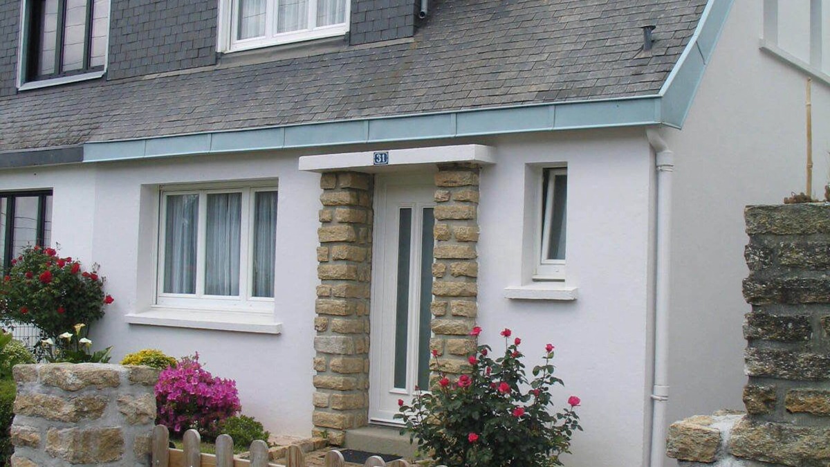 Concarneau Cottage | Vacation home: GR and beach 250m away, "voie verte" 100m away, 2 shower rooms.
