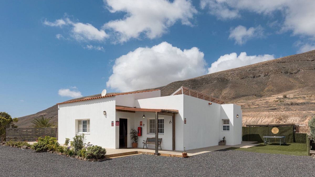 Pajara House | Vacation Home 'Guerepe' with Mountain View, Wi-Fi and Air Conditioning