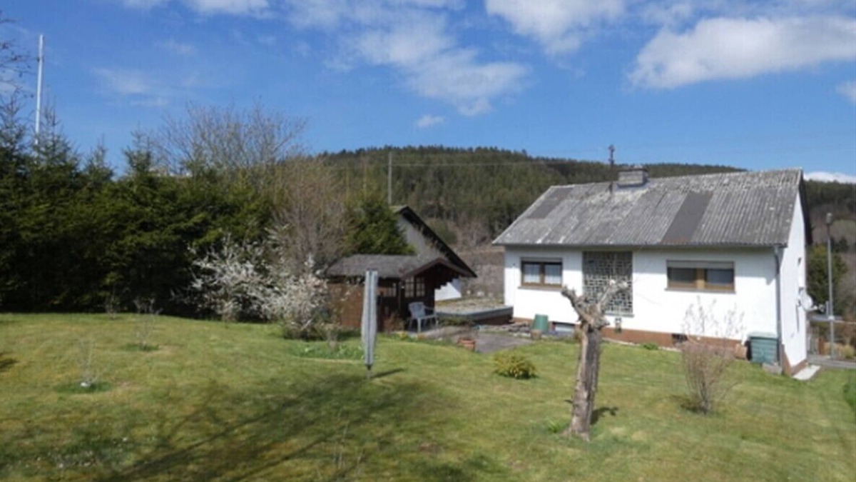 Sensweiler House | Vacation home Hunsrück; garden; barbecue area; child and pet friendly!