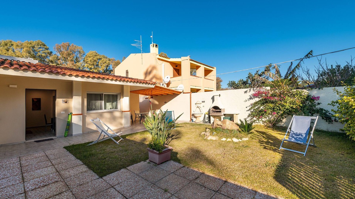 Geremeas House | Vacation Home 'Ibiscus Rosa 2" with Mountain View, Terrace & A/C