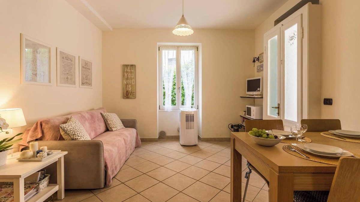 Brunate House | Vacation Home "Il Nido" with Mountain View, Wi-Fi, A/C & Garden