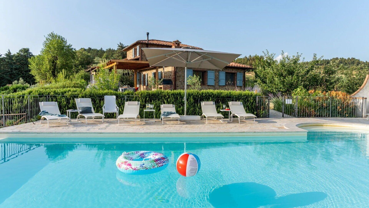 Paciano House | Vacation Home in Paciano with 4 bedrooms sleeps 10