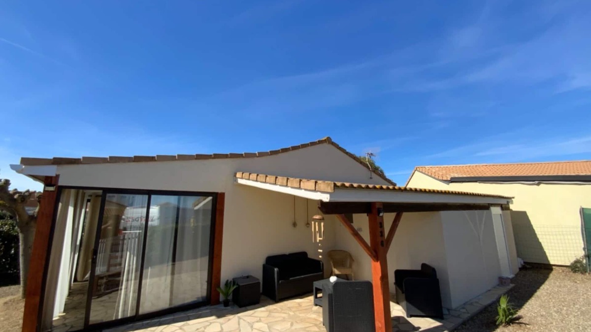 Vendres Villa | Vacation home in private residence with swimming pool 800m from the beach
