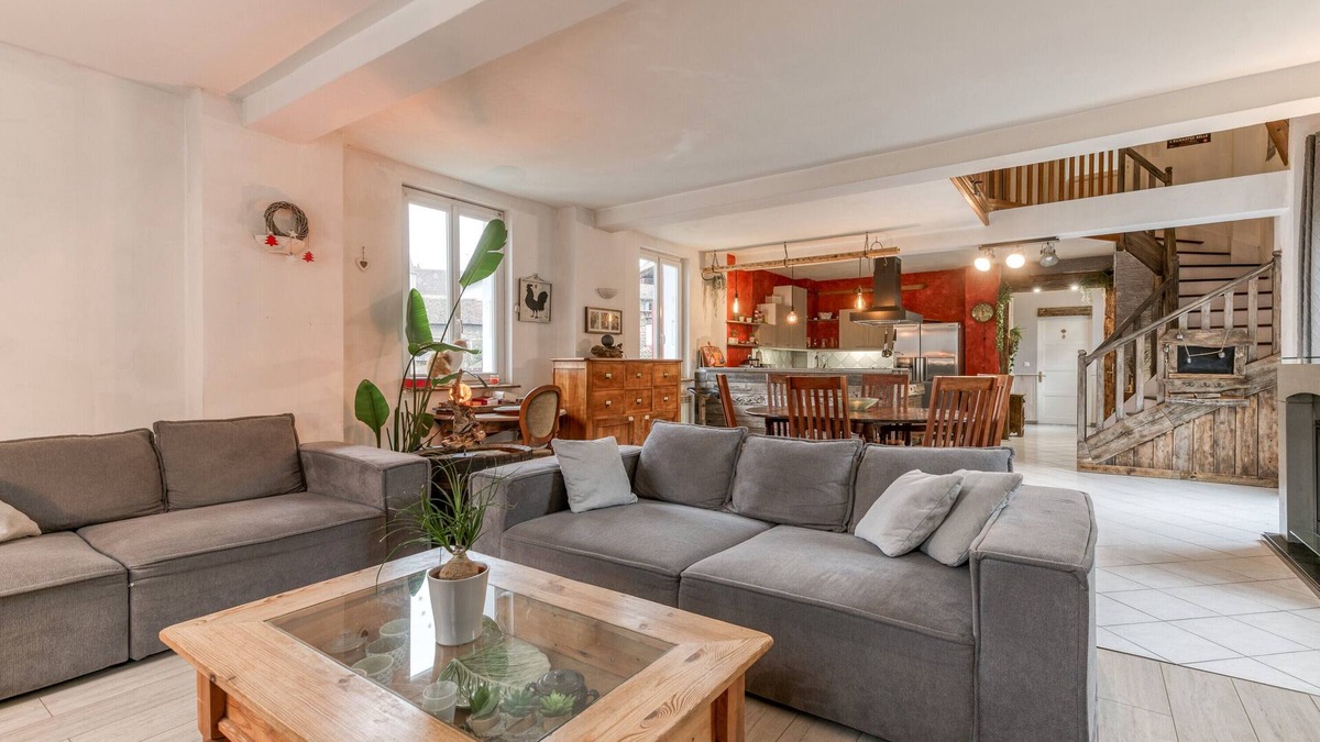 Theys House | Vacation Home "Jacuzzi-Sauna Station 7 Laux" with Private Terrace, Shared Garden & Wi-Fi