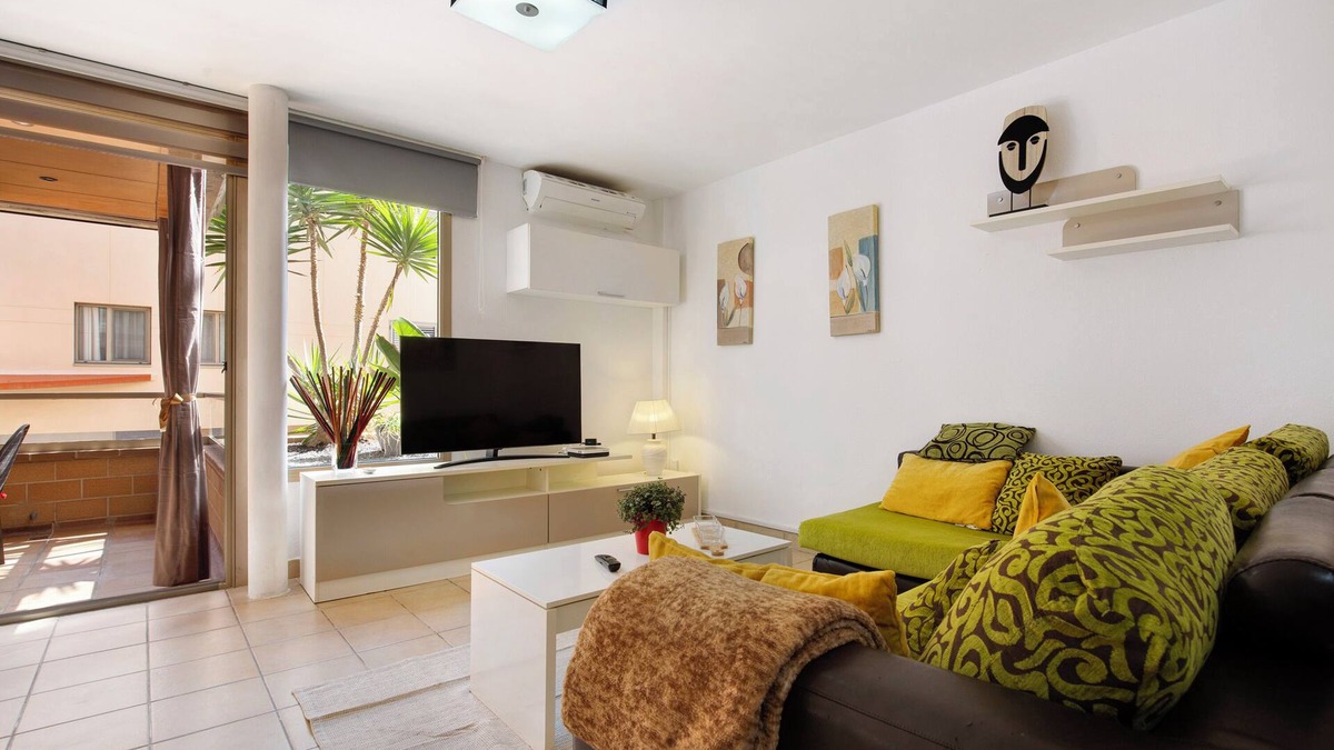 Esquinzo House | Vacation Home "Jose Esquinzo" with Shared Pool & Wi-Fi