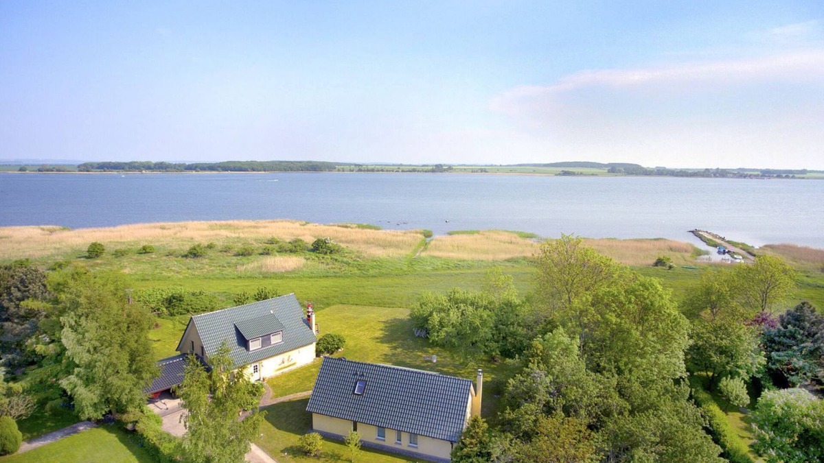 Kammin House | Vacation home Kormoran - close to the water in a quiet location, own garden and terrace