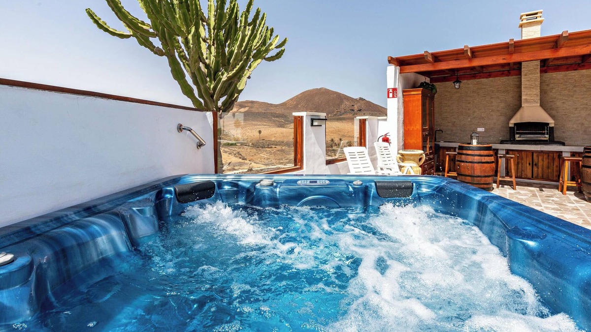 Tiscamanita Villa | Vacation Home La cañada with Mountain View, Garden, A/C & Wi-Fi