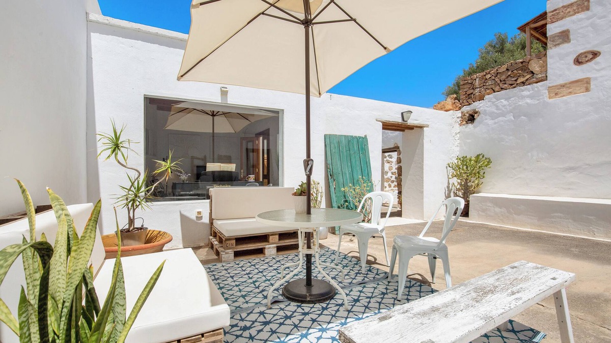 Pajara House | Vacation Home 'La Casa de Petrita' with Mountain View, Garden & Wi-Fi