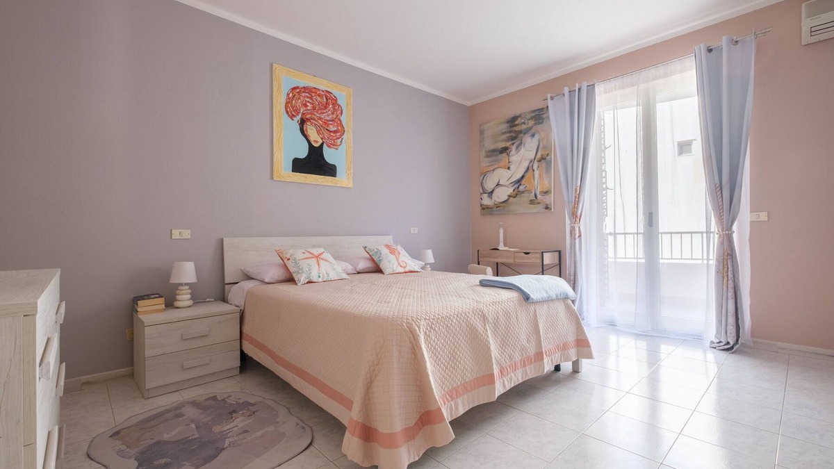 Barcellona Pozzo di Gotto House | Vacation Home "La Casa Di Wioletta" with Sea View, Private Terrace & Wi-Fi