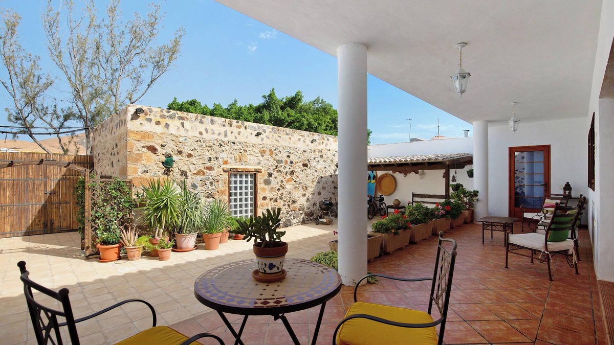 Pajara House | Vacation Home "Las Raíces" with Mountain View, 2 Private Terraces & Wi-Fi