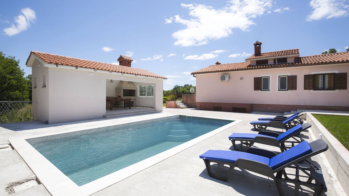 Marceljani House | Vacation home Laura with pool, quiet location, family-friendly.