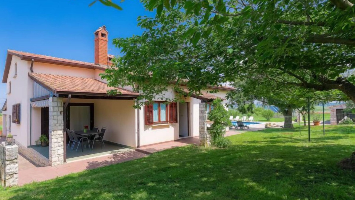 Đuba House | Vacation home Licia by Interhome