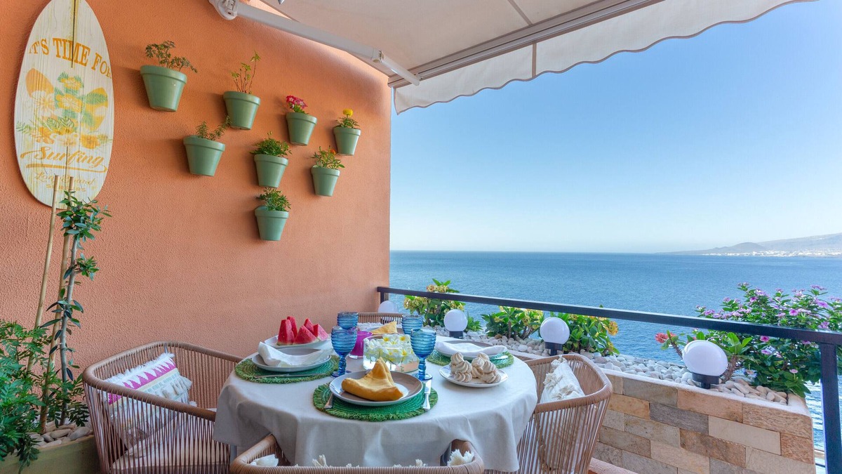 Tabaiba House | Vacation Home "Mouna's House" with Sea View, Shared Pool & Wi-Fi