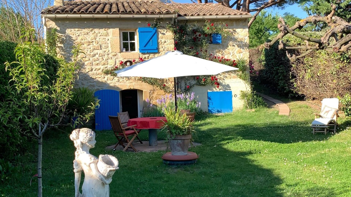Lauris House | Vacation home "Petit Paradis" with large garden and private pool (May - Sept.)