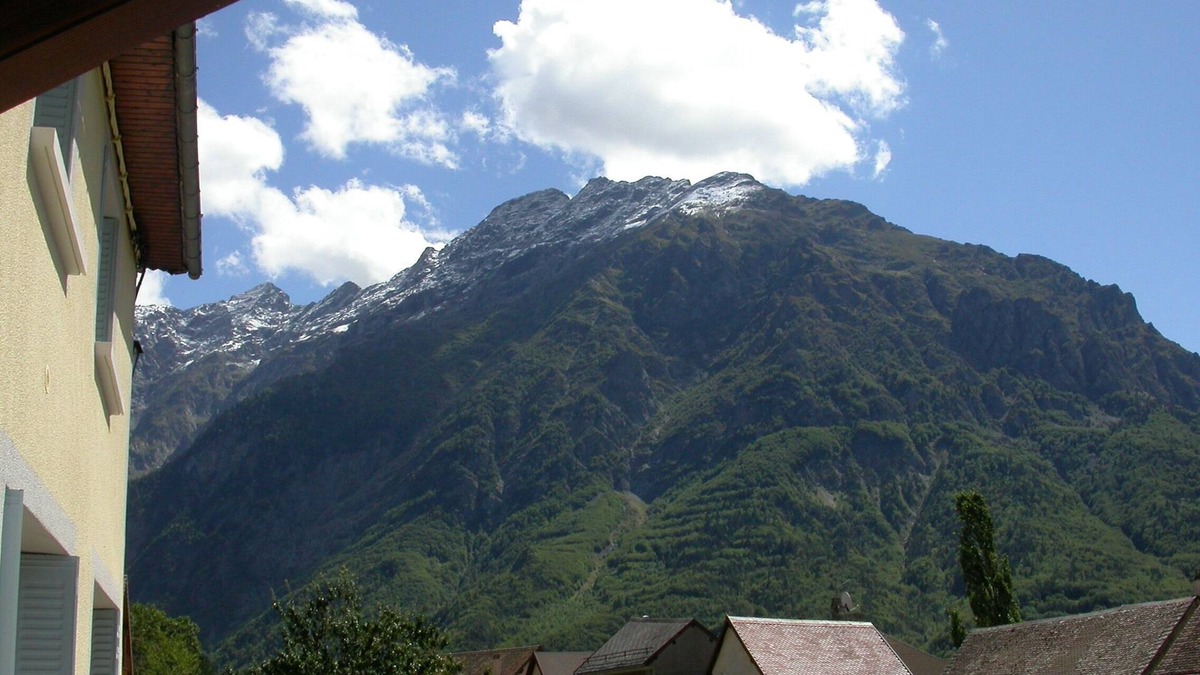 Saint-Firmin House | Vacation home. Saint FIRMIN in Valgaudemar. High mountains. 2 independent toilets