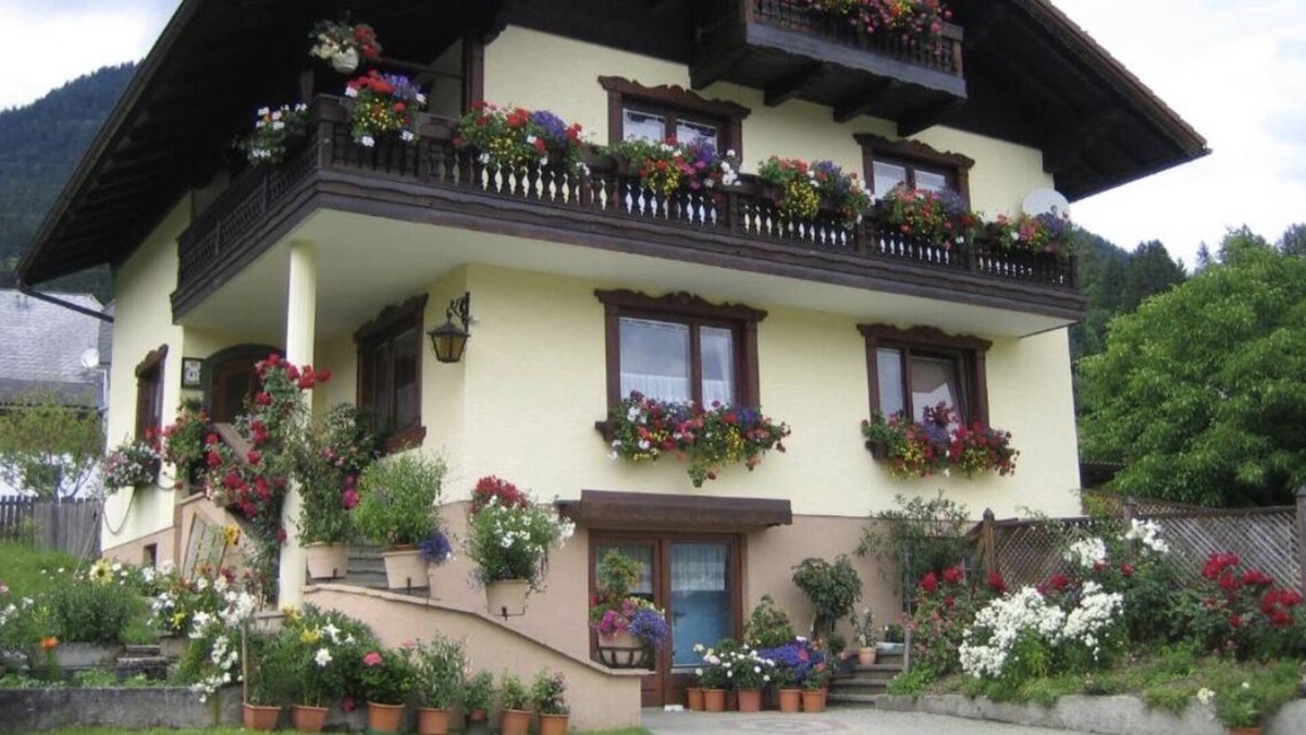 Oberlengdorf Apartment | Vacation home 'Sallacherguetl' with mountain view, balcony and WLAN in the Dachstein Tauern Region