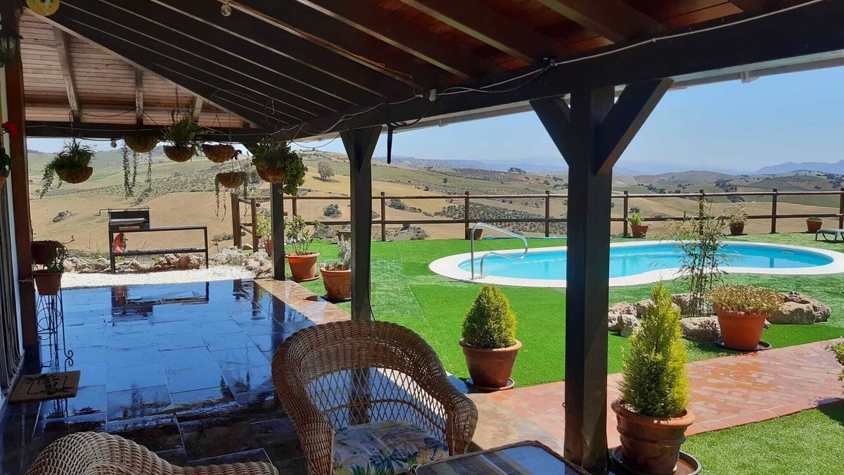 Alozaina House | Vacation Home "Salvador" with Mountain View, Private Pool & Wi-Fi