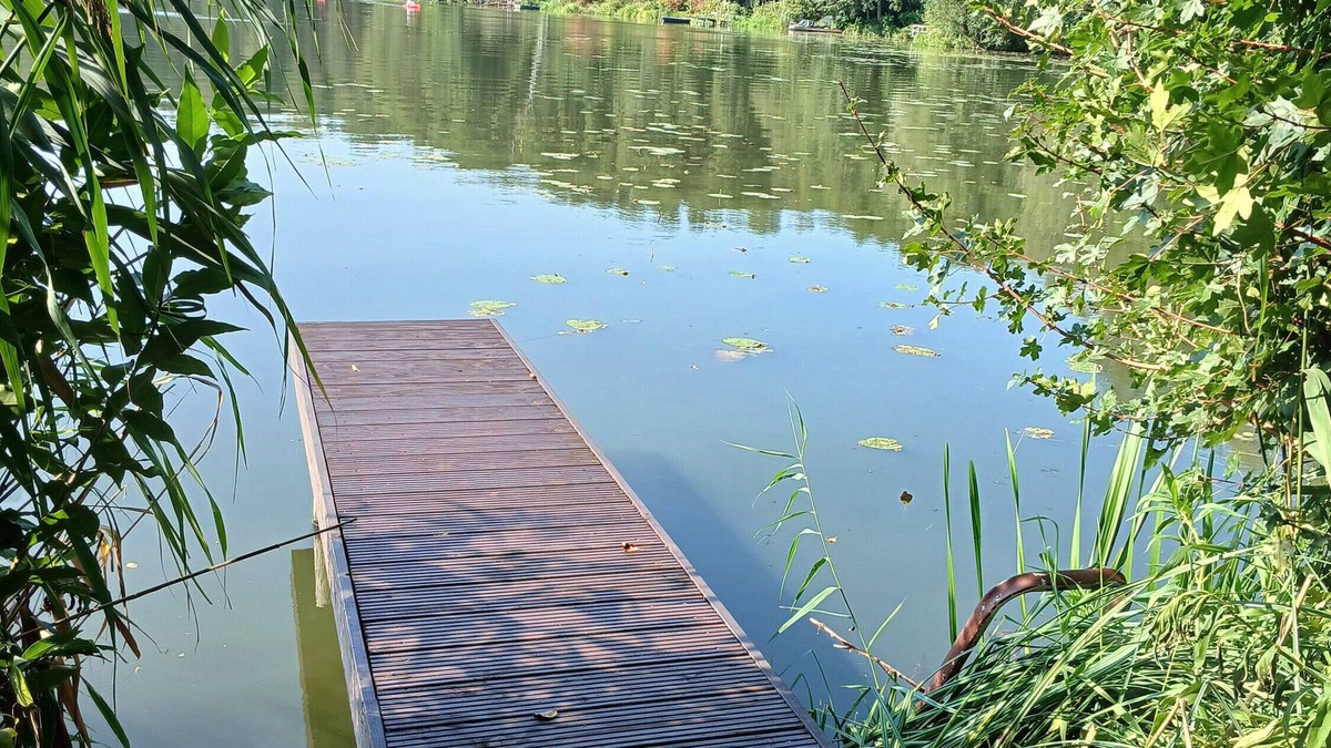 Prieros House | Vacation home 'Seeidyll' with its own dock and lakeshore