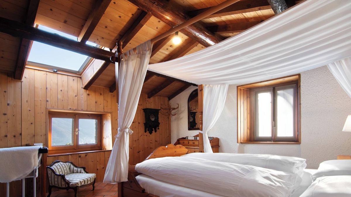 Moltrasio House | Vacation Home "Stone House of the year 1500" with Lake View & Wi-Fi