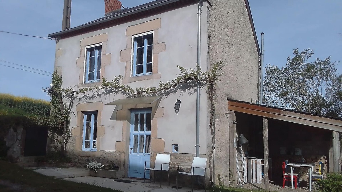 Menat House | Vacation Home 'TinTin' with Mountain View, Pool, Terrace & Wi-Fi