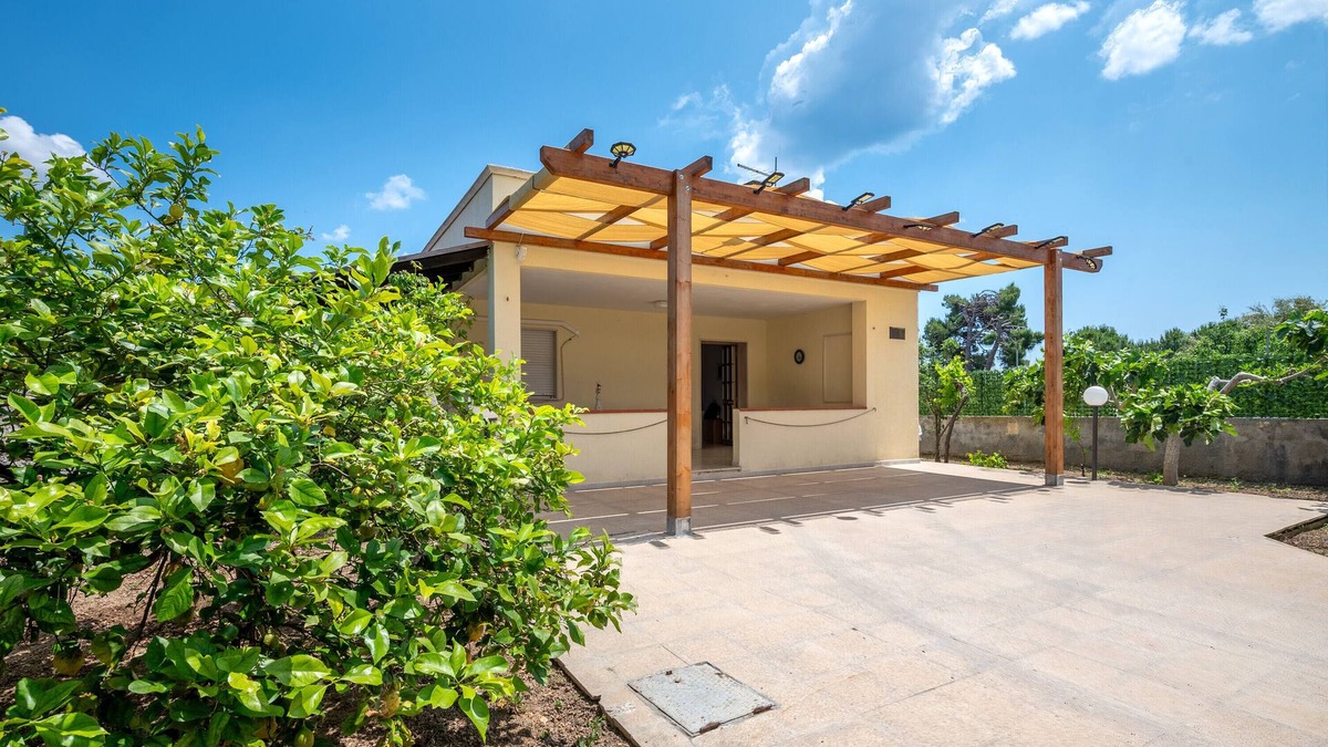 Leporano Marina House | Vacation Home "Villa Minetta" with Private Pool, Covered Terrace, Garden & Wi-Fi