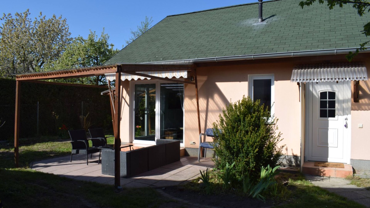 Werneuchen House | Vacation home/vacation apartment, 80 sqm, garden, bathtub, max 4 persons