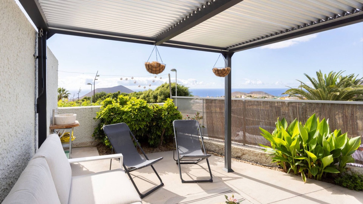 Guimar House | Vacation Home 'Villa En Taro' with Sea View, Private Terrace and Wi-Fi