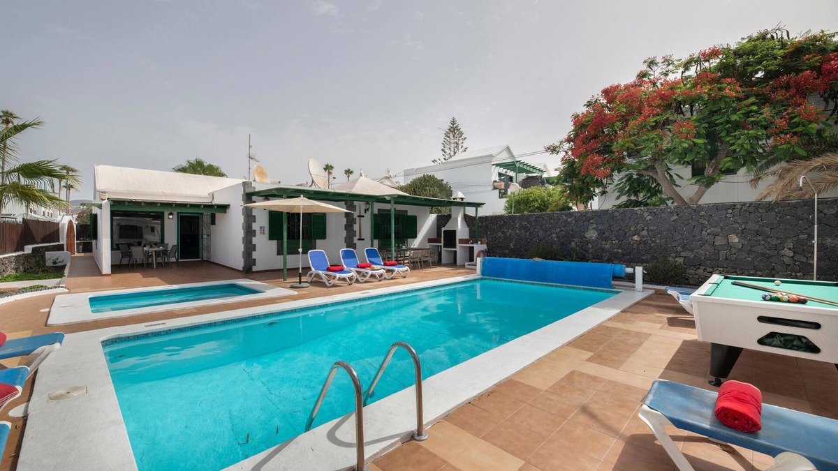 Los Pocillos House | Vacation Home 'Villa Mirafondo' with Private Pool, Wi-Fi and Air Conditioning