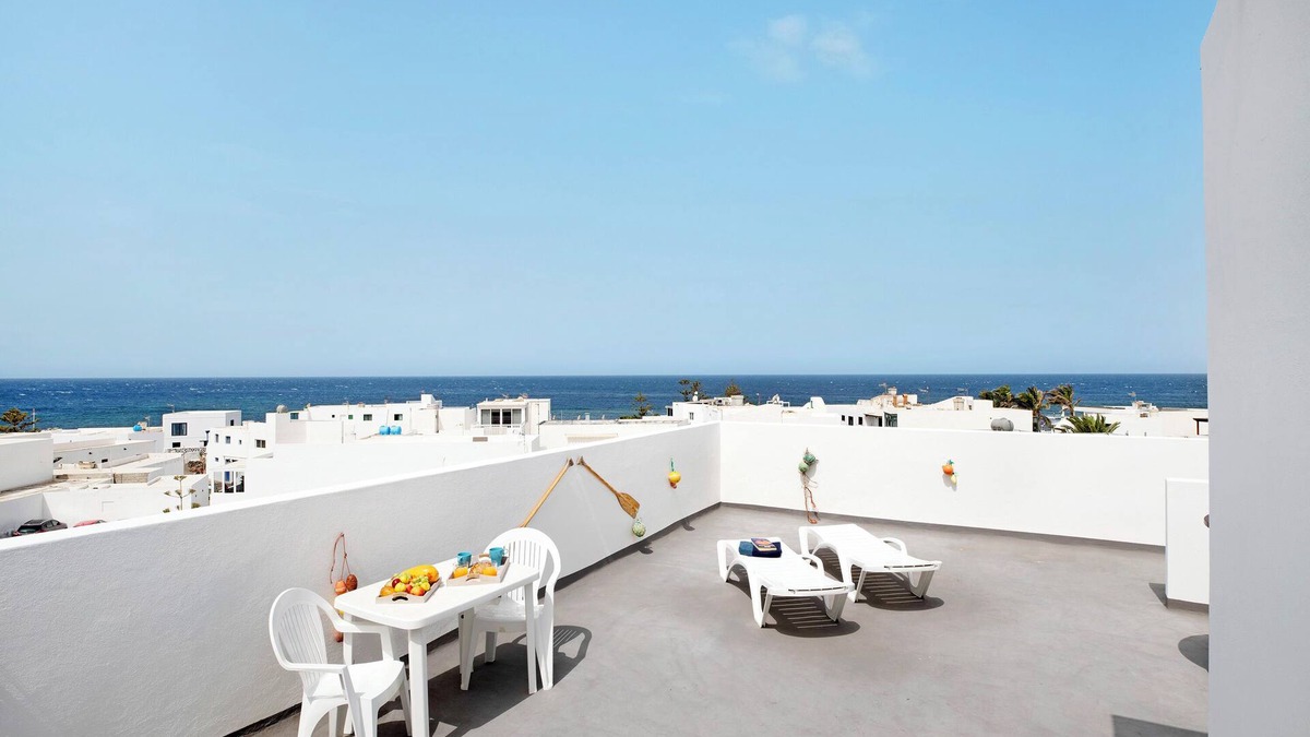 El Golfo House | Vacation Home "Viviendas El Pescador - Remo" with Sea View, Private Terrace & Wi-Fi