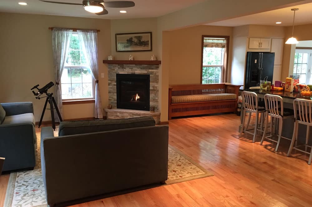 Copake Lake House | Vacation Home w/Private Heated Pool on 6 Acres Near Copake Lake/Catamount Ski