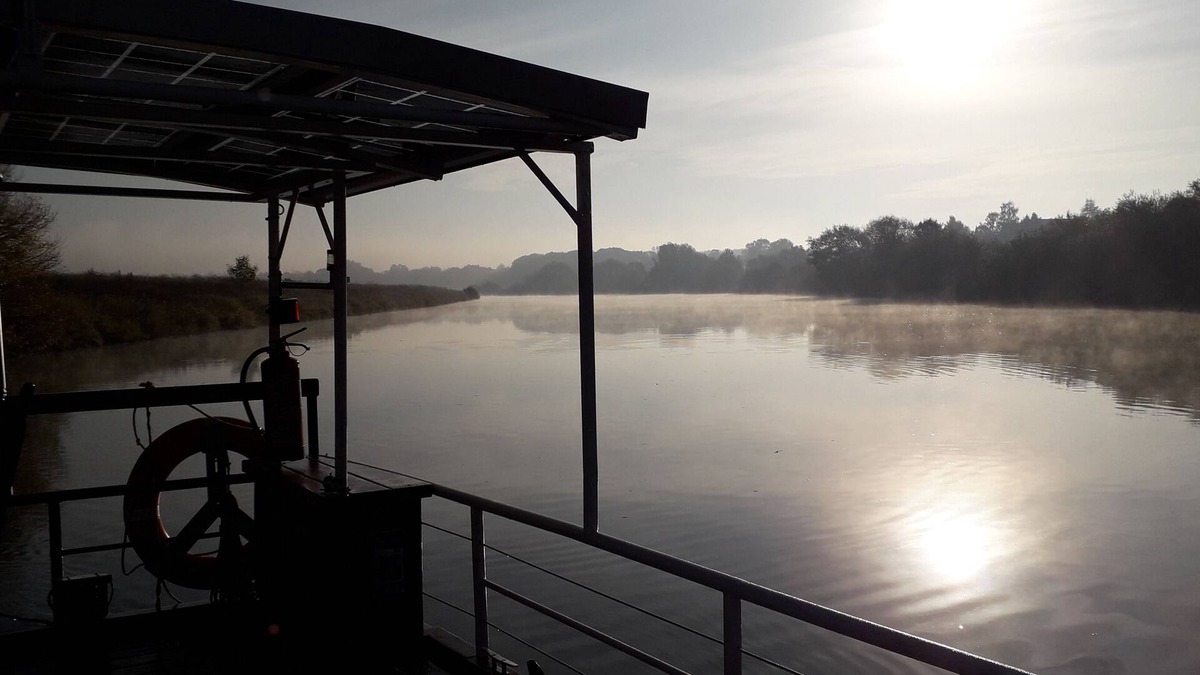 Havern Cottage | Vacation home with large meadow on nature reserve lake