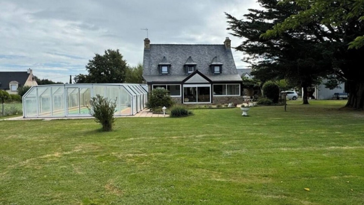 Saint-Armel House | Vacation home with swimming pool near the Gulf. Walking distance to the sea.
