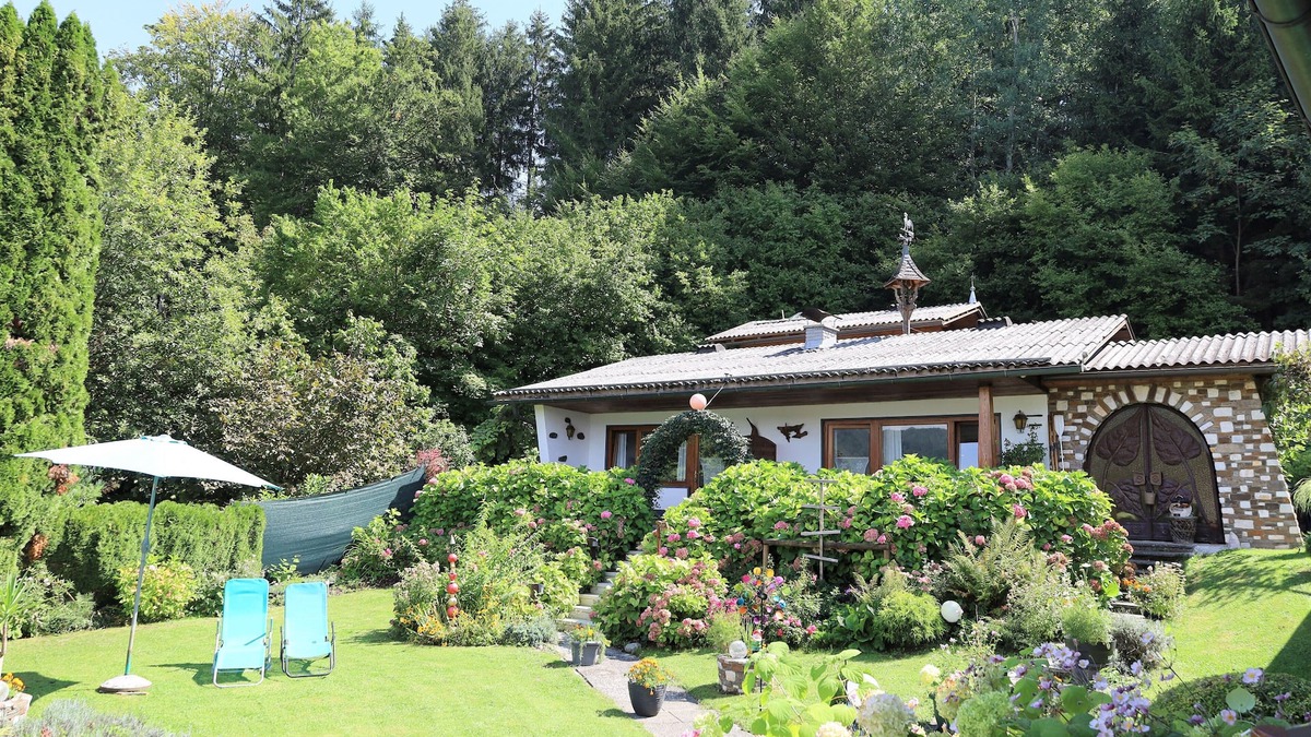 Augsdorf House | Vacation home with lake view and private pool 2 minutes away from Lake Wörthersee