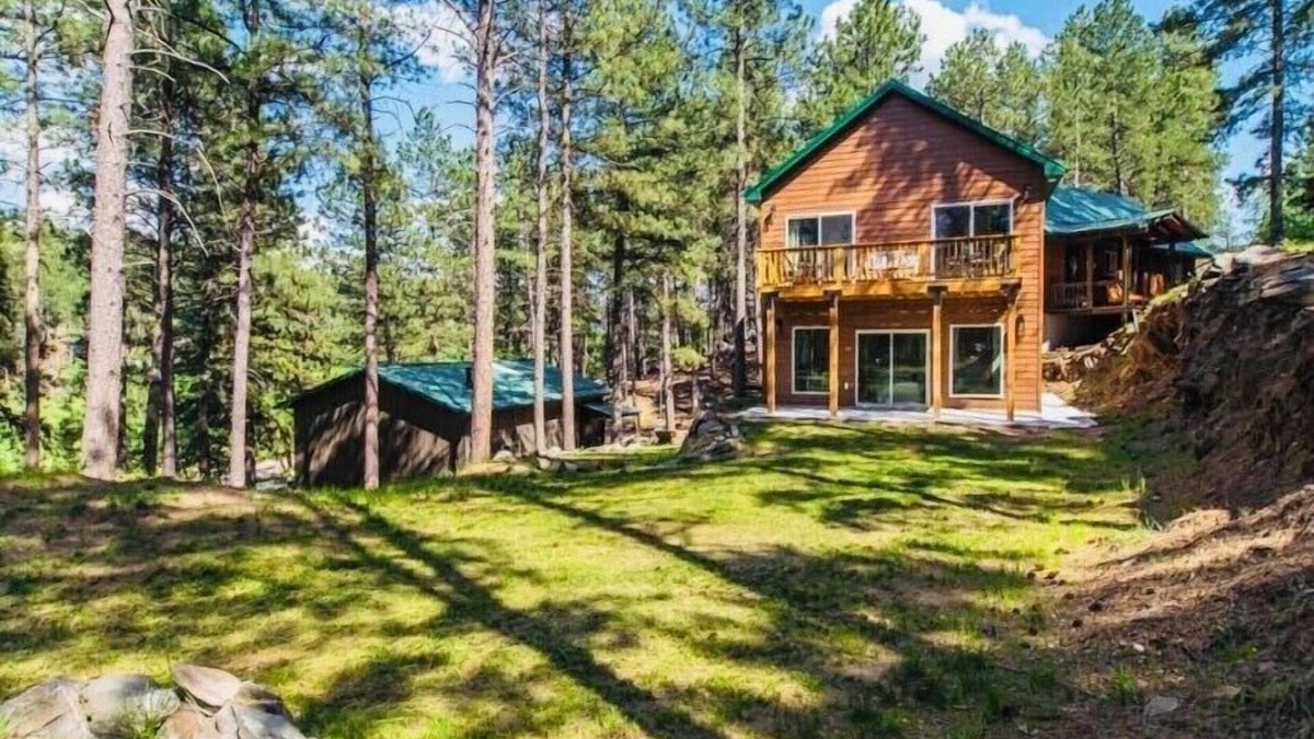 Hermosa House | Vacation home with views of Mount Rushmore!