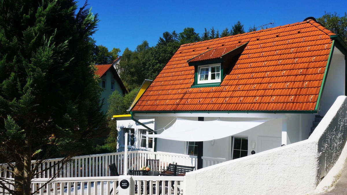 Bromberg House | Vacation house BLACK & WHITE