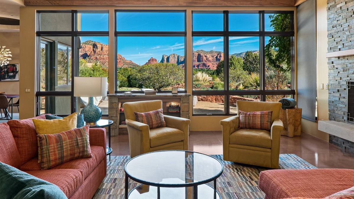 Oak Creek House | Vacation In Luxury! Beautiful Modern Home! Private Hot Tub! Views! - Saddlehorn