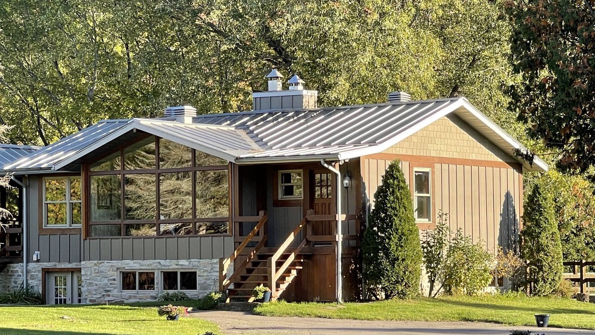 Sainte-Adele House | Vacation in Paradise newly renovated Guesthouse in gated 12 ac Equestrian Estate
