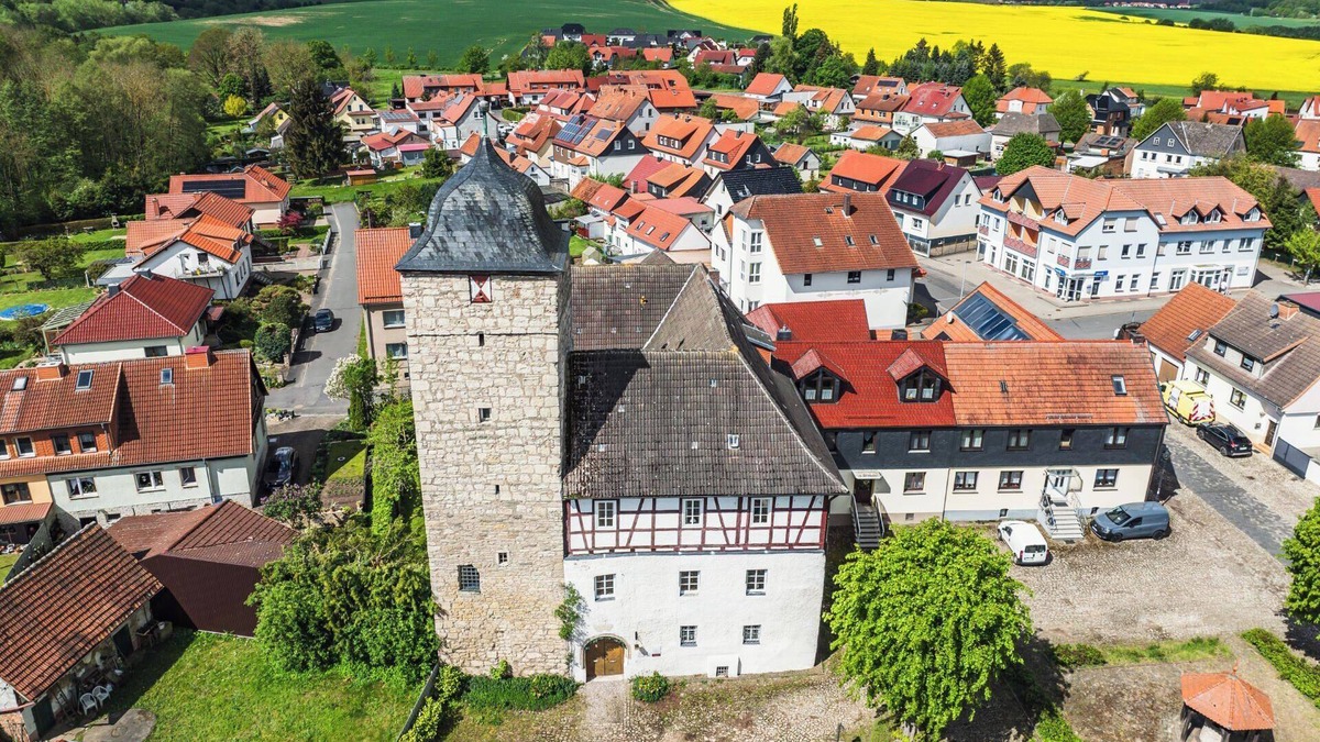 Am Ohmberg Apartment | Vacation in the castle up to 15 pers. Apartment: Burggraf & Himmelsleiter